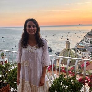 Meet your Posher, Olivia